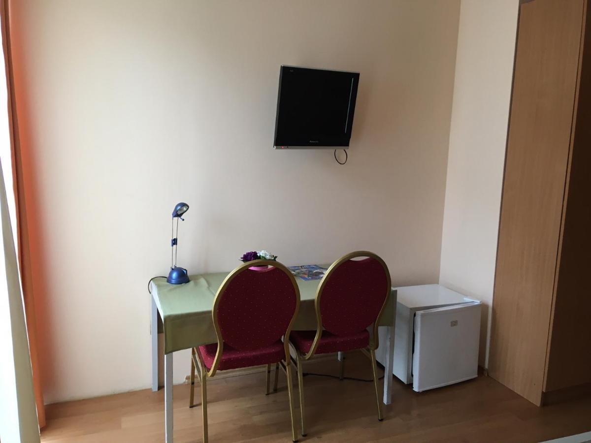 Foter Panzio Hotel Baja Ngoại thất bức ảnh