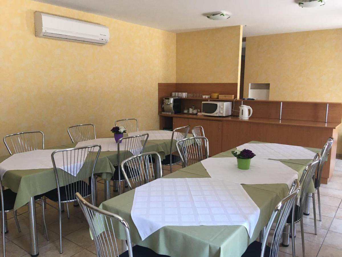 Foter Panzio Hotel Baja Ngoại thất bức ảnh