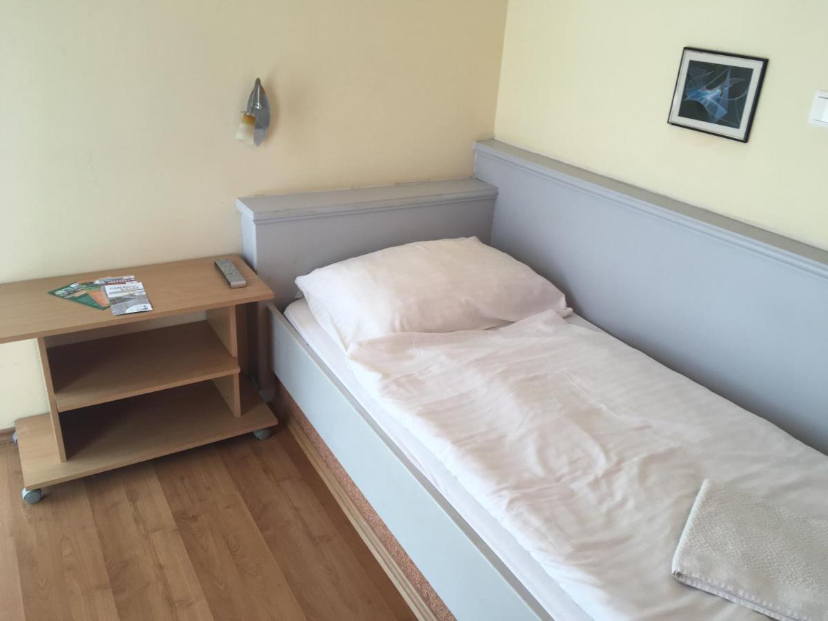 Foter Panzio Hotel Baja Ngoại thất bức ảnh