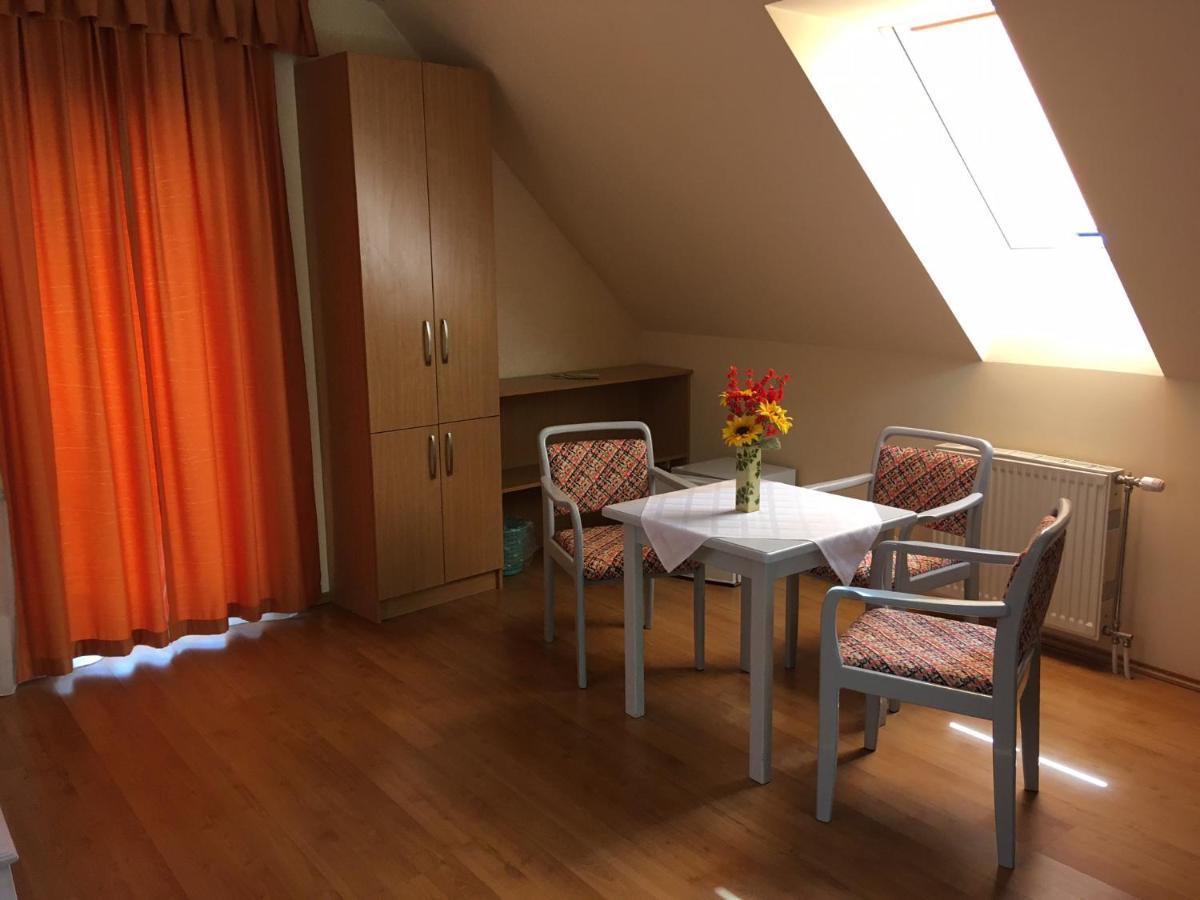 Foter Panzio Hotel Baja Ngoại thất bức ảnh