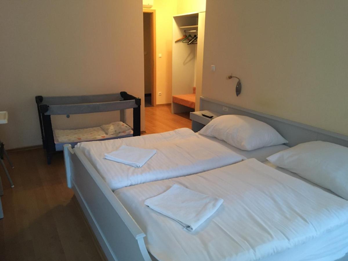 Foter Panzio Hotel Baja Ngoại thất bức ảnh