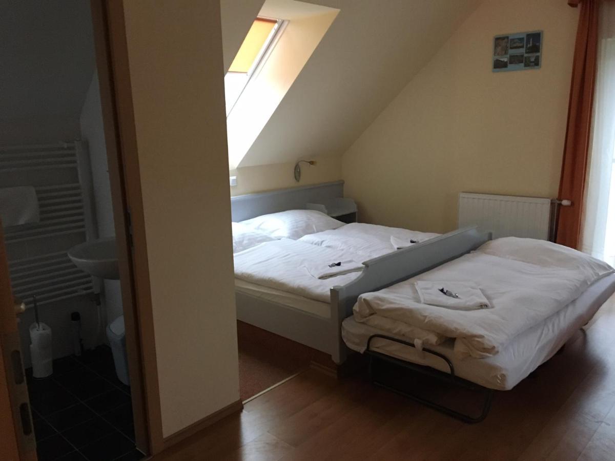 Foter Panzio Hotel Baja Ngoại thất bức ảnh