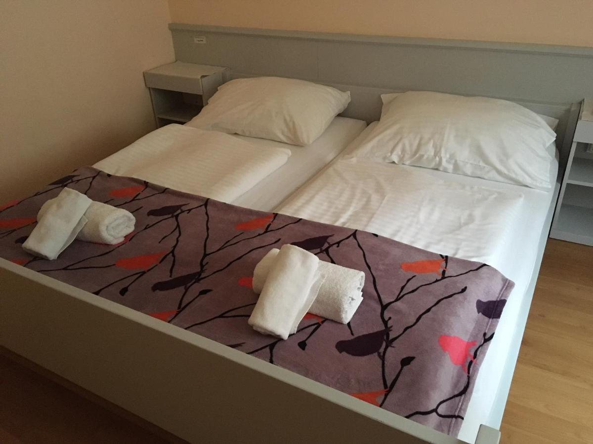 Foter Panzio Hotel Baja Ngoại thất bức ảnh