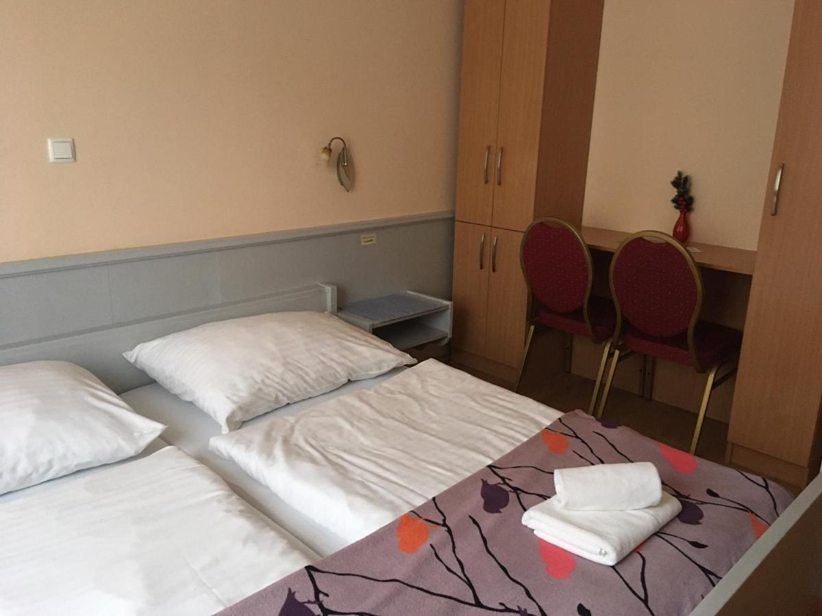 Foter Panzio Hotel Baja Ngoại thất bức ảnh